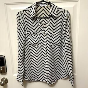 Express Women's Black and White Chevron Pattern Long Sleeve Blouse